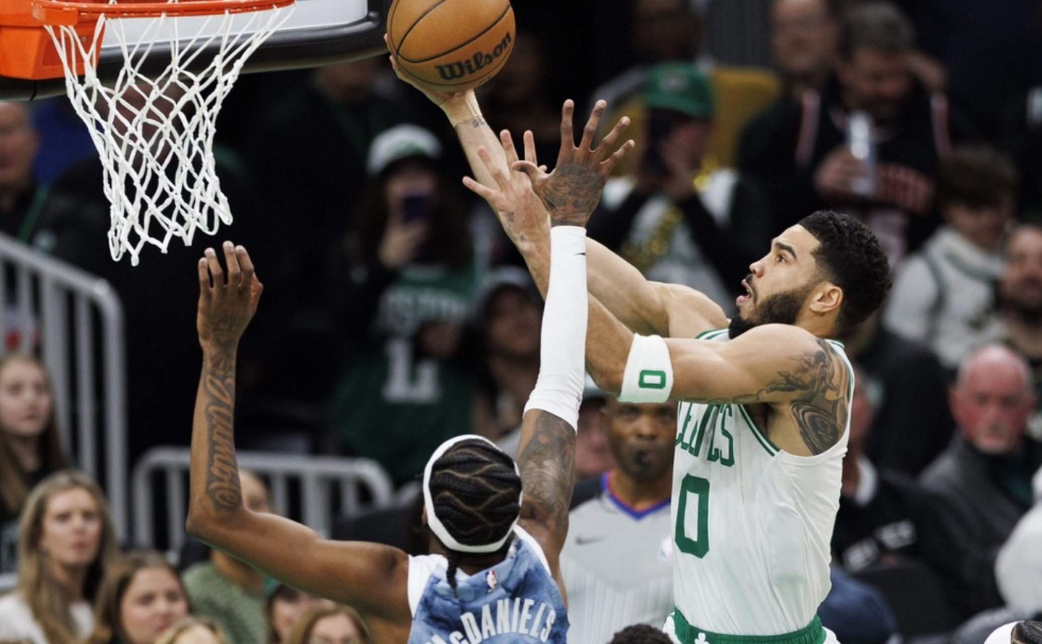 YY体育-塔图姆在热火比赛中势不可挡，关键助攻引发热议！的简单介绍