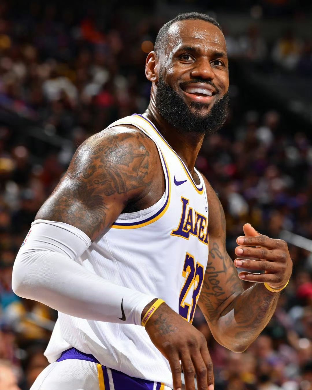 YY体育-包含詹姆斯连续七场比赛得分超过惊险取胜，塞尔维亚队挑战极限！的词条