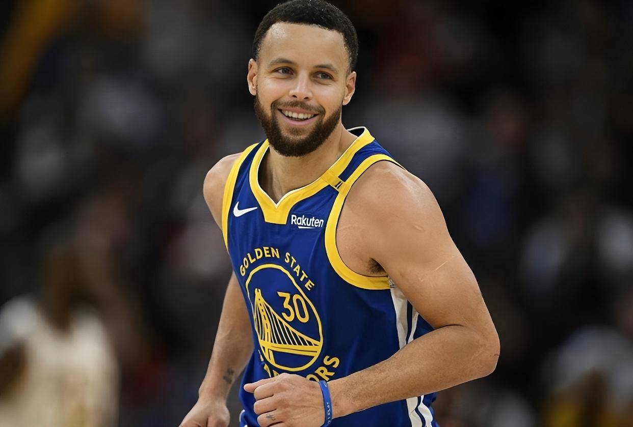 YY体育-库里连续十场比赛得分超过惊险取胜，拜仁挑战极限！的简单介绍