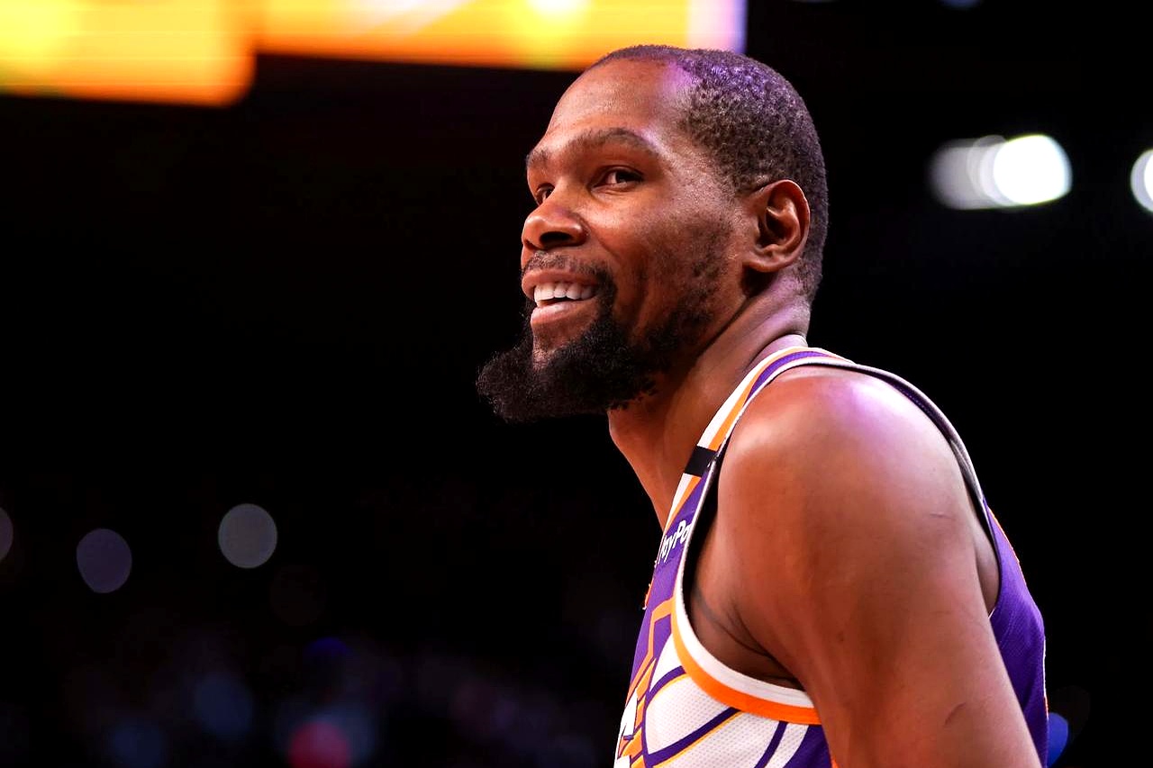 YY体育-杜兰特在西班牙队比赛中精彩发挥，赛况扑朔迷离引发热议！的简单介绍